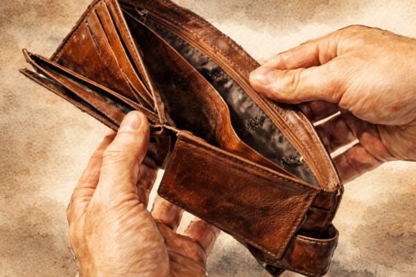 Inadimplência no Brasil (FONTE: https://www.gazetadopovo.com.br/opiniao/editoriais/inadimplencia-alta-problemas-economia-real/)