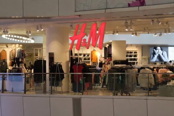 H&M (FONTE: https://shopsinhk.com/hm-clothing-stores-in-hong-kong.html)
