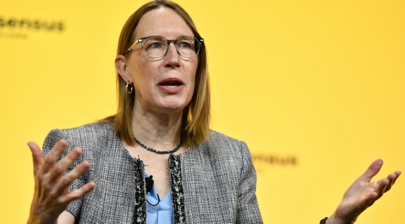 SEC Commissioner Hester Peirce (FONTE: https://www.dlnews.com/articles/regulation/crypto-mom-hester-peirce-on-sec-regulation-and-us-elections/)