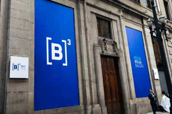 BOLSA BRASILEIRA (FONTE: https://monitormercantil.com.br/sicoob-entra-no-segmento-de-listados-na-b3/)
