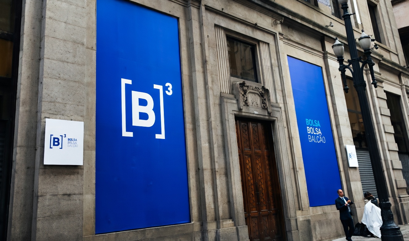 BOLSA BRASILEIRA (FONTE: https://monitormercantil.com.br/sicoob-entra-no-segmento-de-listados-na-b3/)