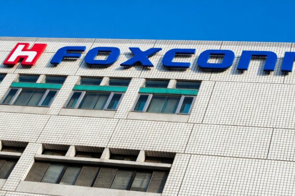 FOXCONN (FONTE: https://www.moneytimes.com.br/foxconn-tem-lucro-17-maior-no-3o-trimestre-com-forte-demanda-por-ia-e-supera-previsoes-fets/)